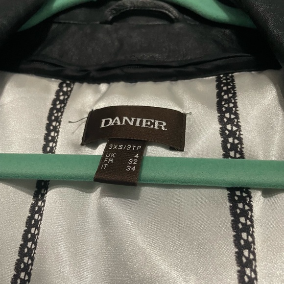 Black leather jacket. Size 3x xs. - Picture 1 of 4